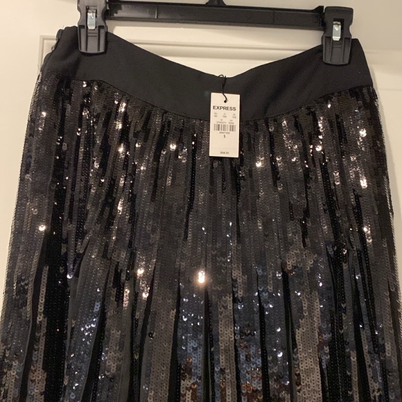 Beautif, sparkly chiffon skirt w/black sequins on pleats - Picture 2 of 3